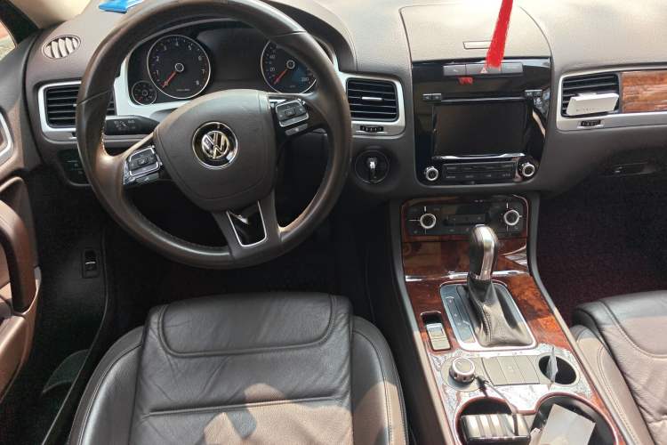 Used Volkswagen Touareg 2011 3.0 TSI Standard Version Steering Wheel