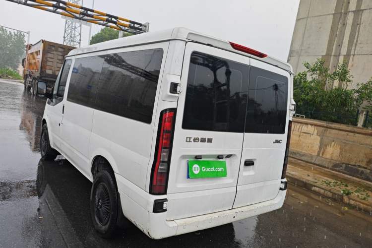 Used JMC Fushun 2023 2.0T Manual Short-Wheelbase Low-Roof Commercial Multi-Purpose Passenger Vehicle 6 Seats with Dual-Opening Tailgate
