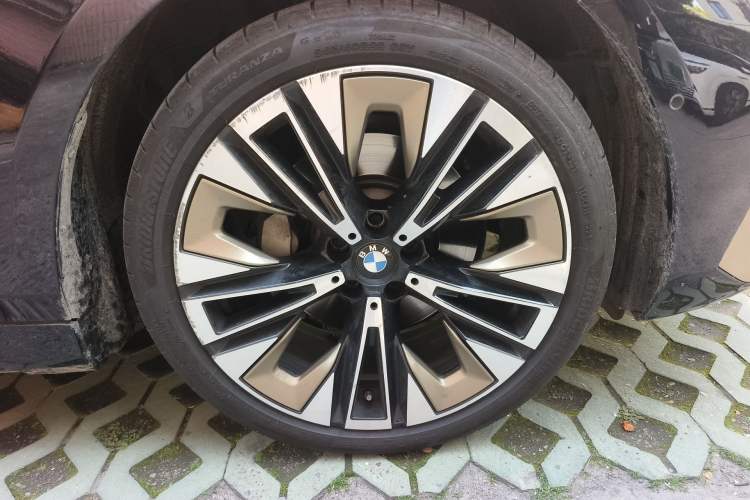 Used BMW 5 Series 2024 530Li Luxury Package Premium Edition Right Front Wheel Hub