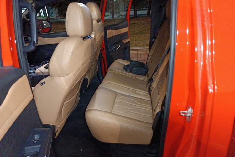 Used RELY Venucia R08 2025 Model 2.3T 8AT 4WD Diesel Standard Box Dream Edition Left Rear Seat