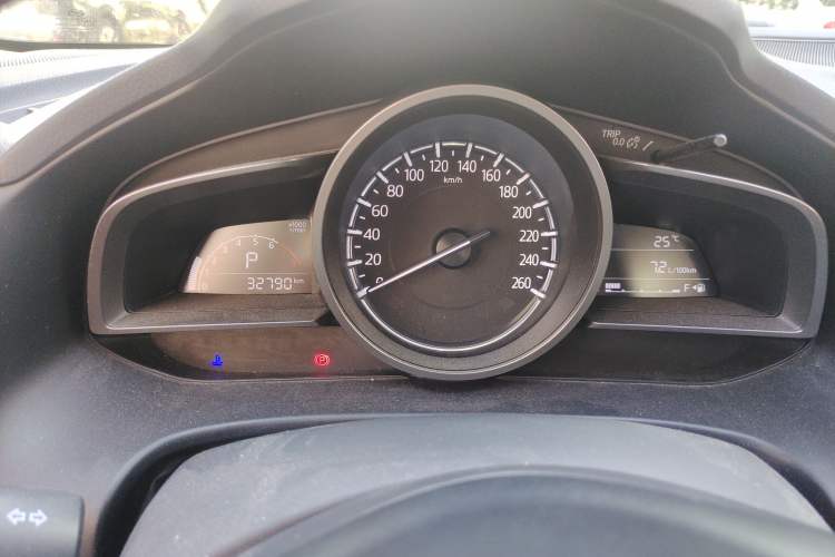 Used Mazda 3 Axela 2017 Sedan 1.5L Automatic Luxury Model Emission Standard China V Odometer Close Up