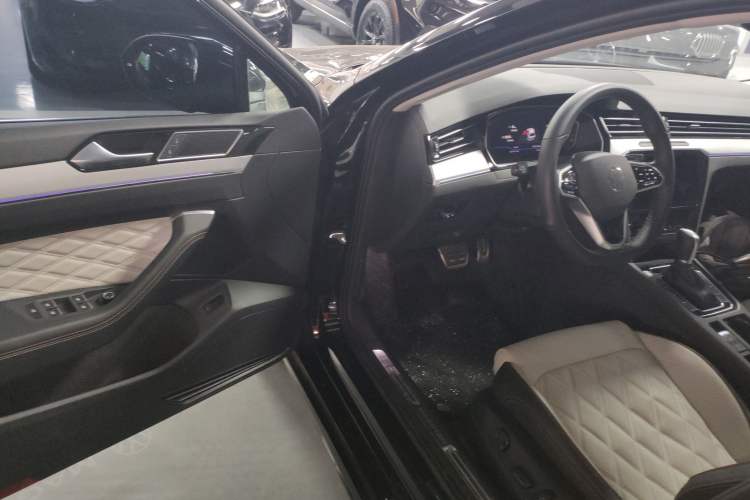 Used Volkswagen Magotan 2025 Revised Version Zhongxiang Edition 330TSI DSG Luxury Trim