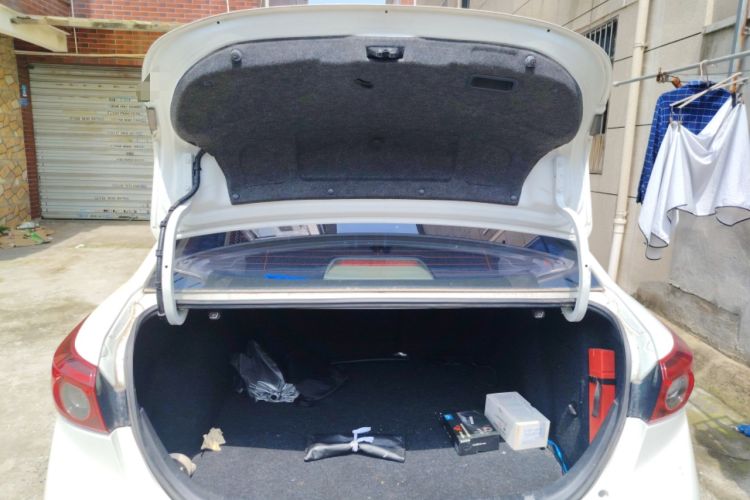 Used Mazda 3 Axela 2017 Sedan 1.5L Automatic Luxury Model Emission Standard China V
