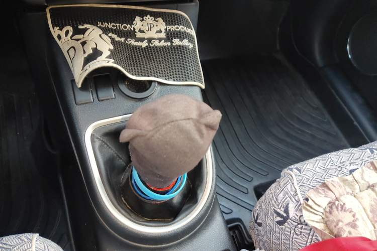 Used Dongfeng Fengdu MX6 2016 2.0L Manual Two-Wheel Drive Navigation Edition Gear Lever