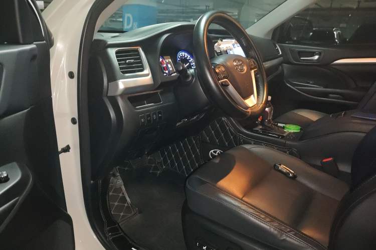 Used Toyota Highlander 2018 2.0T Four-Wheel Drive Prestige Version 7 Seats China V Emission Standard