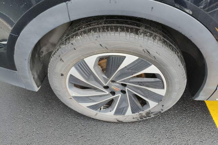 Used Hongqi HS7 PHEV 2024 2.0T PHEV Four-Wheel Drive Flagship Edition 6 Seats Right Rear Wheel Hub