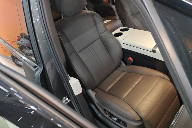 Used Li Auto MEGA 2024 Ultra Model
