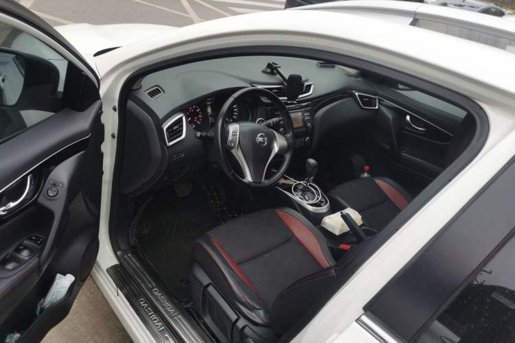 Used Nissan Qashqai 2016 2.0L CVT Luxury Edition Interior 3