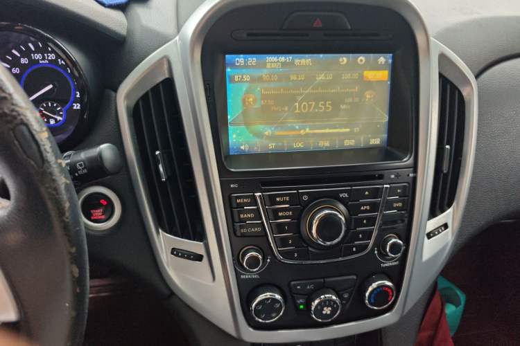 Used JMC Yusheng S350 2013 2.4T Automatic 2WD Diesel Luxury Edition 5 Seats
