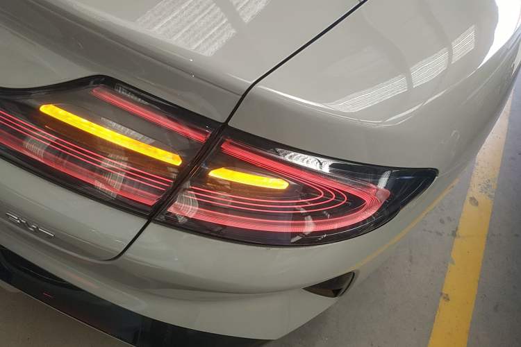 Used Xiaomi Auto SU7 2024 Rear-Drive Long-Range Intelligent Driving Version
