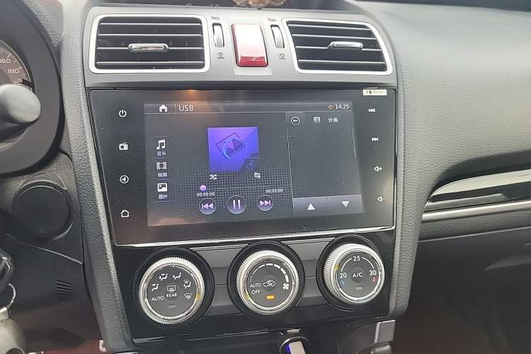 Used Subaru Forester 2016 2.0i Fashion Navigation Edition Audio And AC Panel