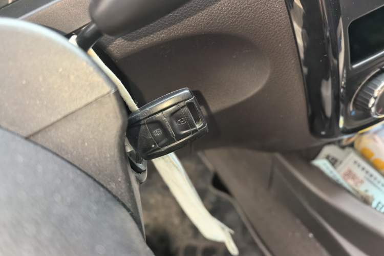 Used Wuling Rongguang V 2016 1.2L Practical Version Vehicle Key