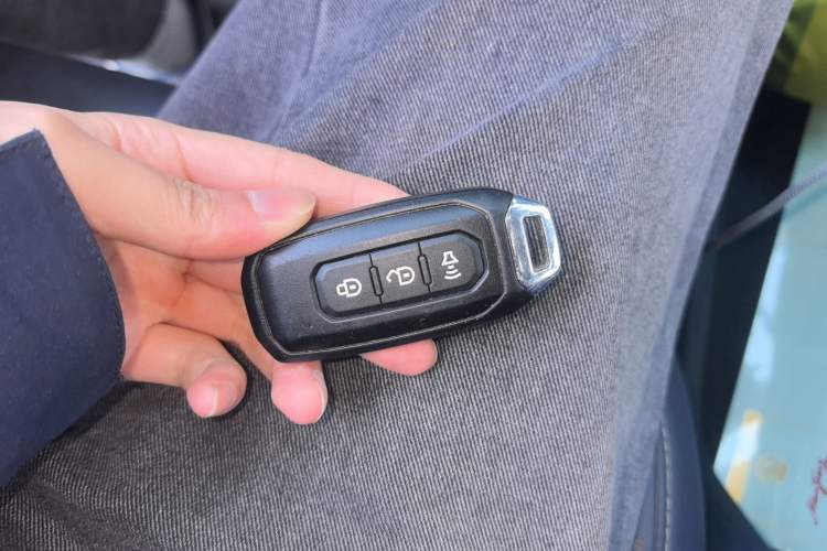 Used JMC DaDao 2023 Pursuer 2.3T Diesel Automatic 4x4 Standard-Wheel Prestige Model