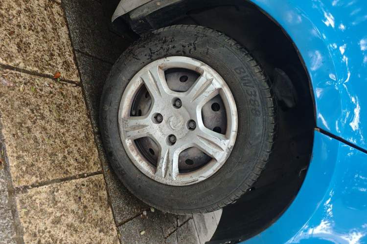 Used Dongfeng Fengon 330 2016 1.2L Manual Base Version DK12-07 Right Front Wheel Hub