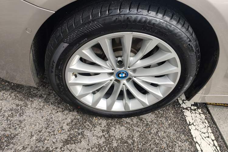 Used BMW 5 Series New Energy 2019 Updated Version 530Le Luxury Package Left Front Wheel Hub