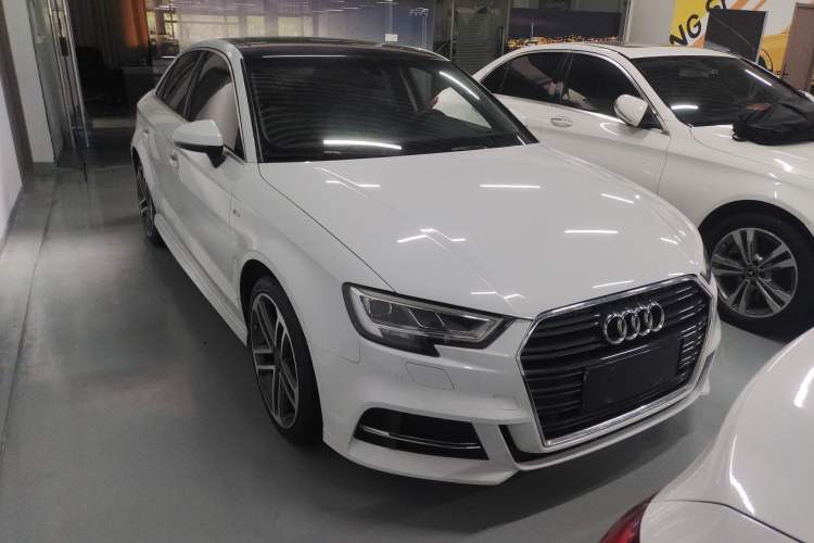 Used Audi A3 2017 Limousine 35 TFSI Sport Edition Front Right 45 Deg