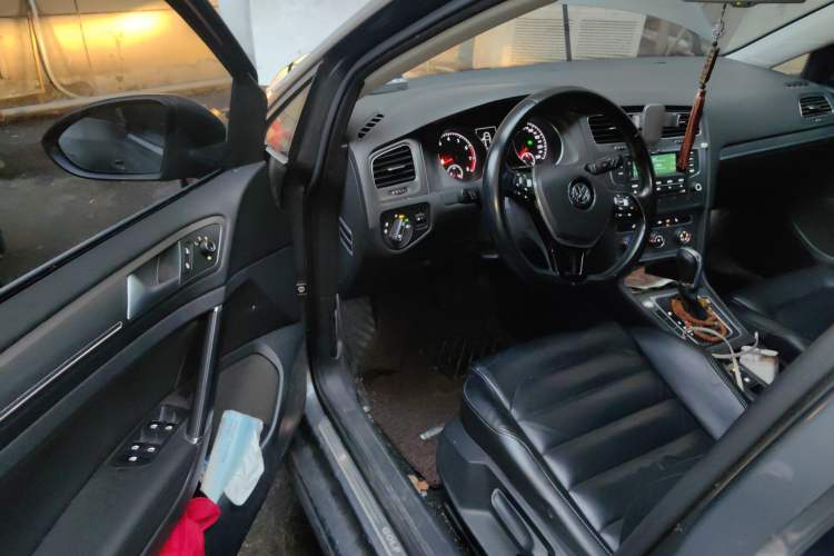 Used Volkswagen Golf 2015 1.4TSI Automatic Luxury Model
