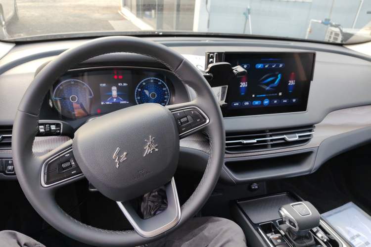 Used Hongqi E-QM5 2023 Base Travel Edition
