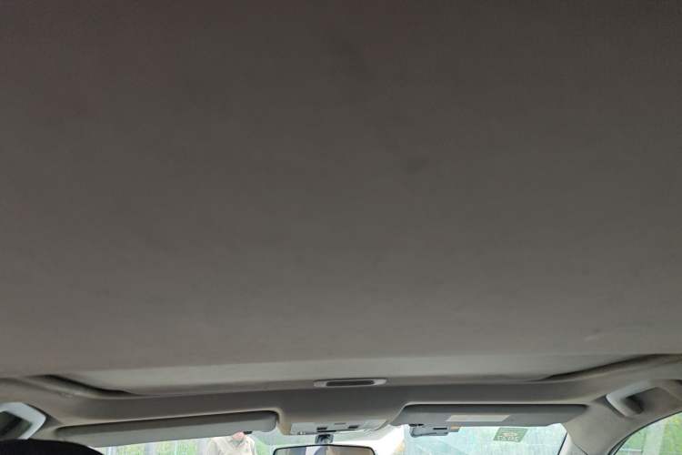 Used Toyota RAV4 2015 2.0L CVT Two-Wheel Drive Fashion Edition Headliner