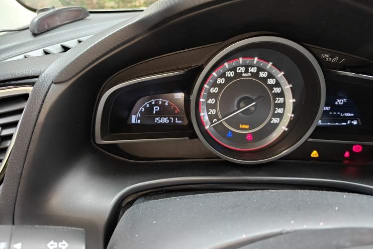 Used Mazda 3 Axela 2016 Sedan 1.5L Automatic Comfort Model