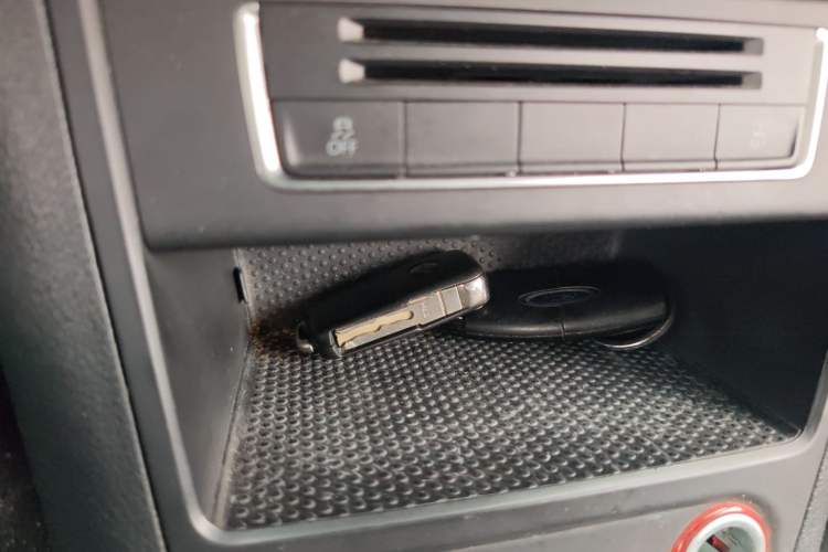 Used Volkswagen Tiguan 2015 1.8TSI Automatic Two-Wheel Drive Luxury Model Vehicle Key