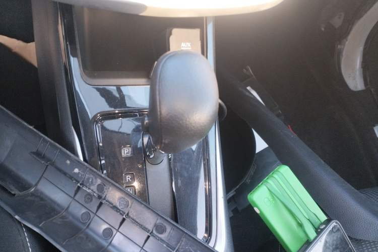 Used Nissan Tiida 2016 1.6L CVT Cool Dynamic Edition Gear Lever