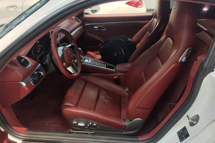 Used Porsche 718 2016 Cayman 2.0T
