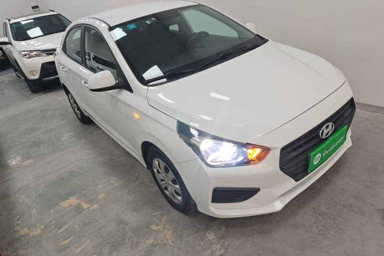 Used Hyundai Verna (older generation) 2017 1.4L Manual Refreshed Version China V Standard Front Right 45 Deg