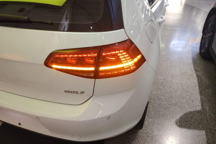 Used Volkswagen Golf 2016 1.6L Automatic Fashion Model
