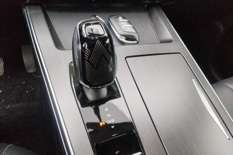 Used Roewe RX5 MAX 2022 2.0T Automatic Zhiwei Zunrong Edition Gear Lever