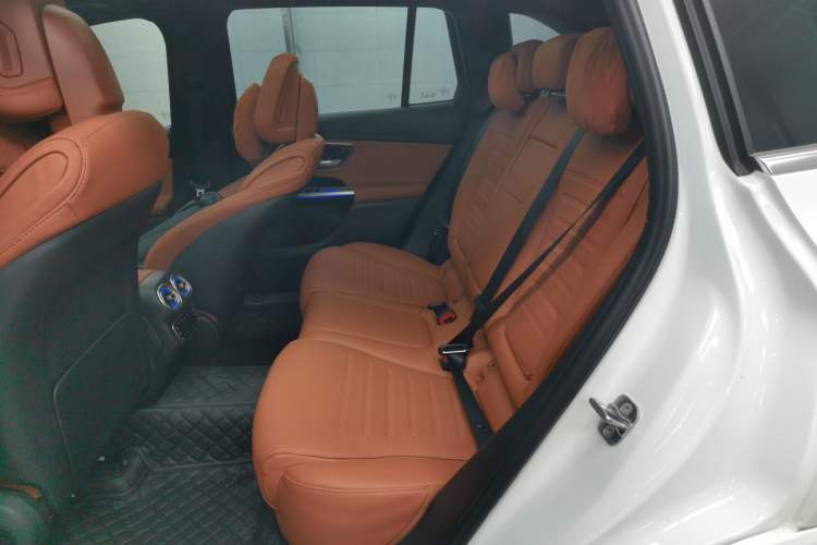 Used Mercedes-Benz GLC 2023 GLC 260 L 4MATIC Luxury Model 5 Seats