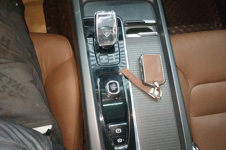 Used Volvo XC60 2023 B5 4x4 Smart Luxury Edition
