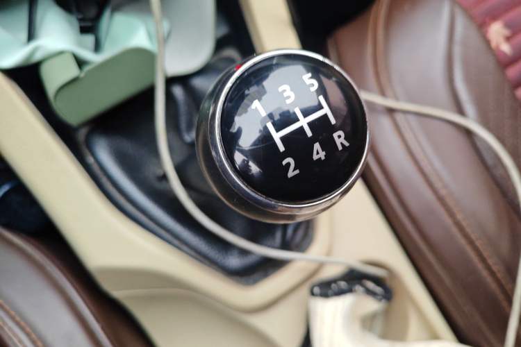 Used Soueast V5 Lingzhi 2014 1.5L Manual Comfort Model Gear Lever