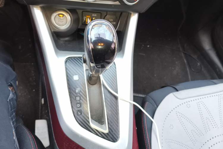 Used Nissan Lannia 2016 1.6L CVT Smart Cool Edition Gear Lever