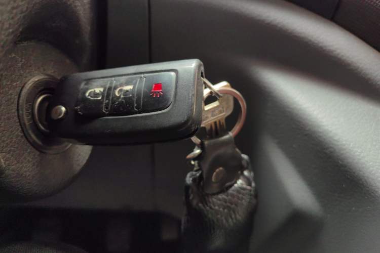 Used Foton Toano 2023 Joy Elephant Multi-Function Model Cummins 2.8T Manual Transmission Long Wheelbase Mid-Roof Design Rear Single Tire—Available in 5/6/7/9-Seater Configurations
