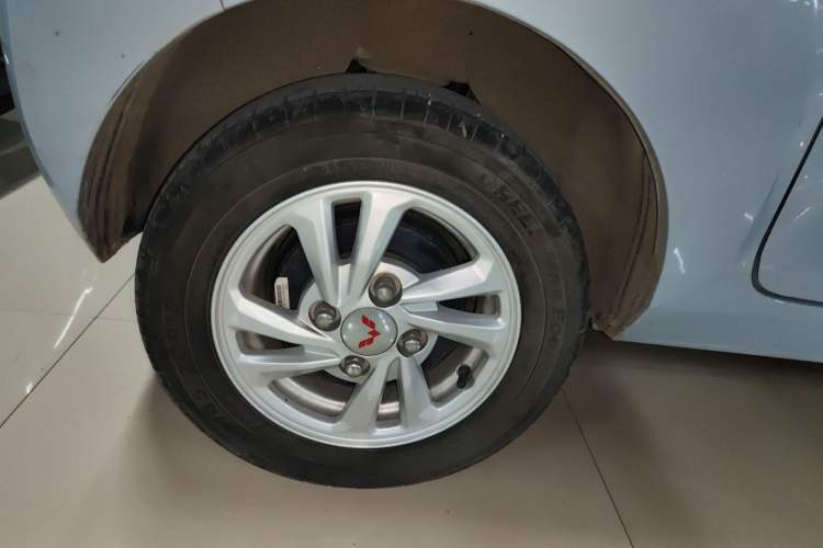 Used Wuling Hongguang MINIEV 2022 Zizai Version Lithium Iron Phosphate Right Rear Wheel Hub