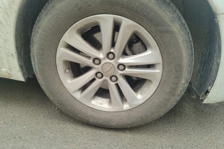 Used Chevrolet Cruze 2015 1.5L Classic SL MT Right Front Wheel Hub