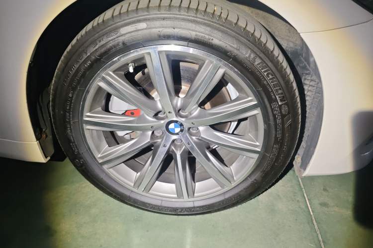 Used BMW 5 Series  Right Front Wheel Hub