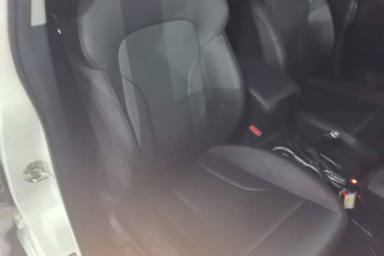 Used Haval M6 2019 1.5T DCT Two-Wheel Drive Elite Version China VI Standard Right Front Seat