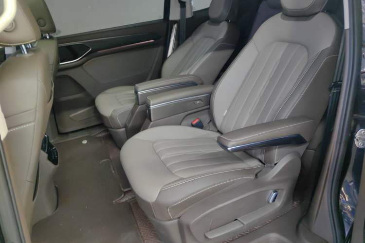 Used Volkswagen Viloran 2022 380TSI Luxury Edition
