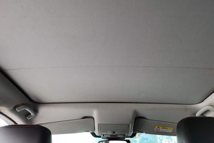 Used Land Rover Discovery Sport 2019 240 PS SE Dynamic Version China VI Standard
