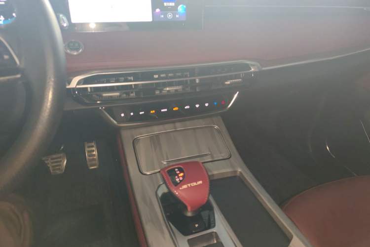 Used JETOUR X70 PLUS 2023 1.5T DCT Brave PLUS 5-Seater