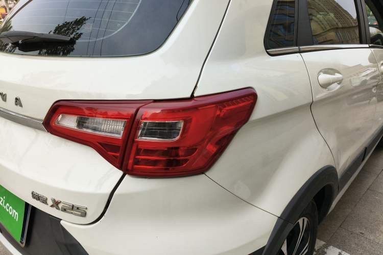 Used BAIC Senova X25 2015 1.5L Manual Elite Edition Right Rear Taillight