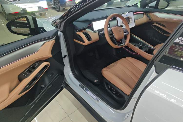 Used BYD Song L EV 2025 Intelligent Driving Version 662 km LiDAR Excellence Edition
