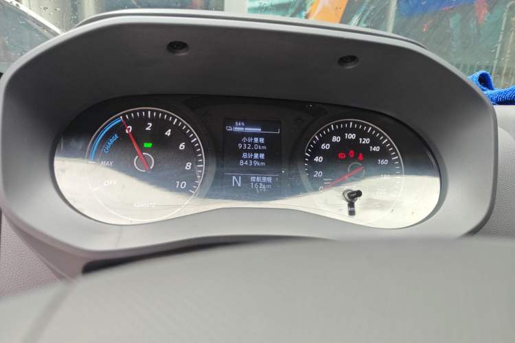 Used Wuling Yangguang 2024 300KM Comfort Version Passenger Van 75kW
