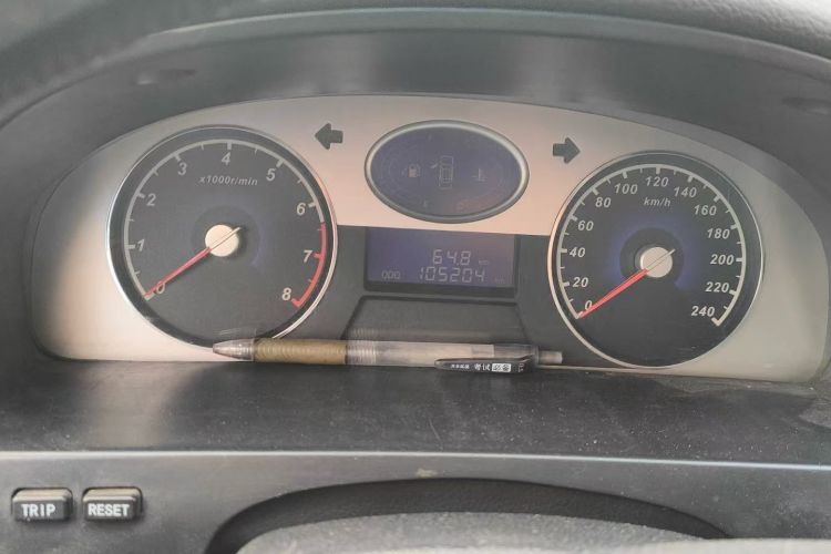 Used Geely Auto Classic Emgrand 2012 Hatchback 1.5L Manual Chao Yue Model Odometer Close Up