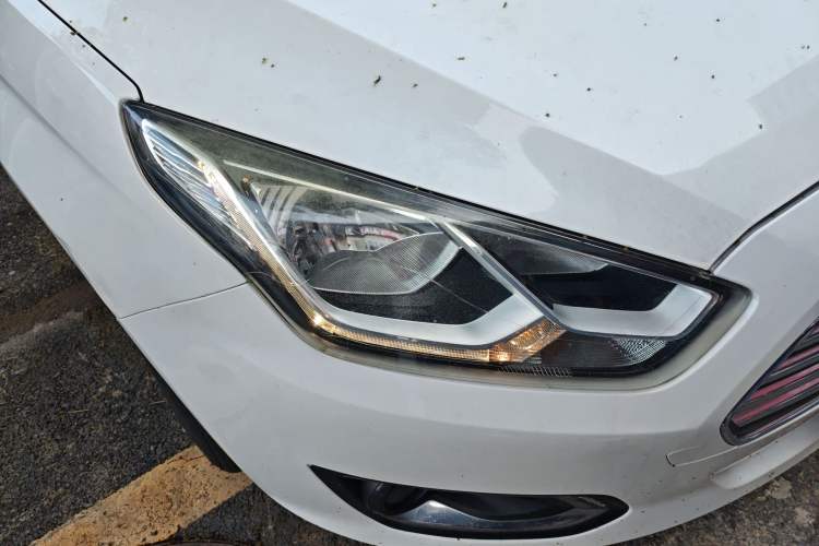 Used Ford Escort 2015 1.5L Automatic Fashion Model