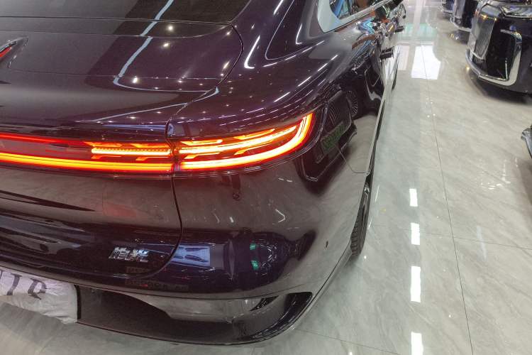 Used VOYAH PASSION 2024 PHEV Four-Wheel Drive Ultra-Long Range Flagship Model Right Rear Taillight