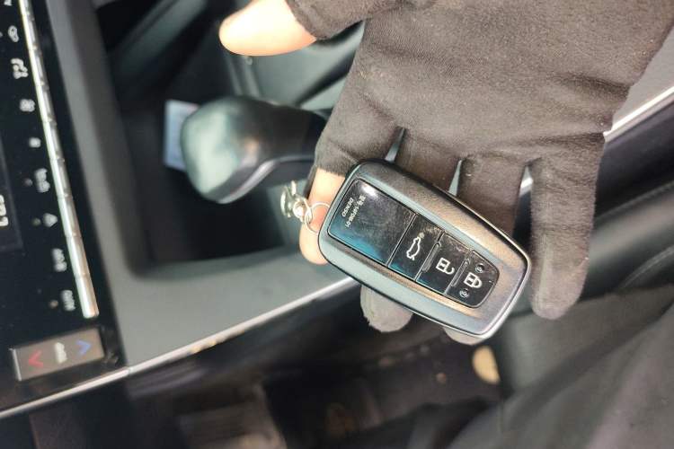 Used Toyota Avalon 2019 Dual-Engine 2.5L Luxury Edition China VI Standard
