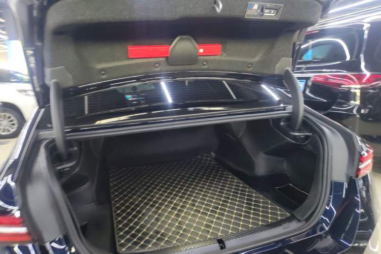 Used BMW i5 2024 eDrive 35L M Sport Package Trunk